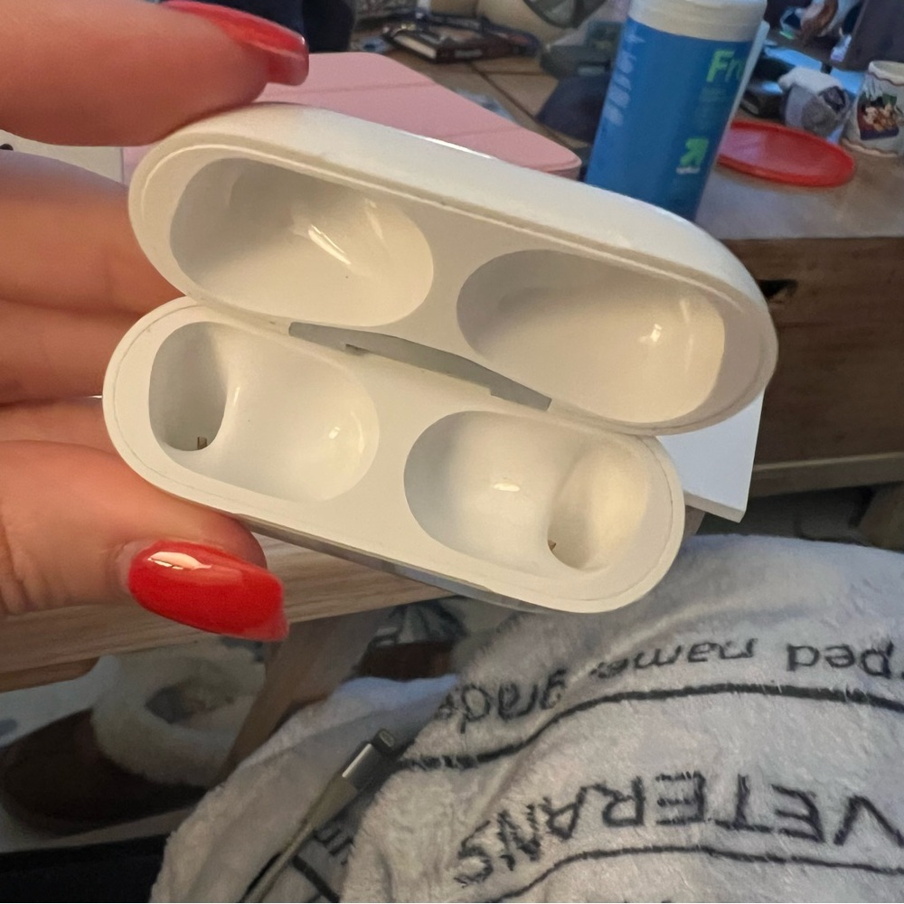 Apple AirPods Pro (1st Generation) - Picture 3 of 11